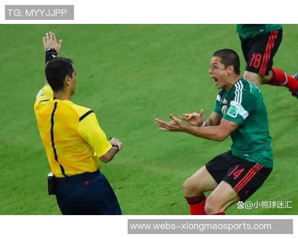 足球比赛中手球判罚的规则解析与争议探讨